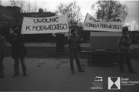 FDEM-696; Wrocław, 25-11-1987. Ul. Świdnicka, protest ws. uwolnienia Kornela Morawieckiego i Hanny Łukowskiej-Karniej. N/z od lewej: Leszek Budrewicz, Władysław Frasyniuk, Radosław Gawlik.