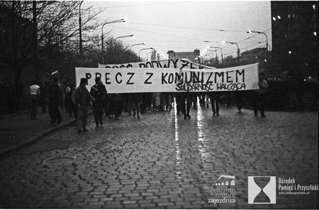 FDEM-1435; Wrocław, 08-03-1989. Demonstracja w rocznicę Marca 68 zorganizowana przez NZS i SW (Solidarność Walcząca).