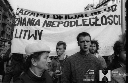 FDEM-2087; Wrocław, 30-03-1990, Demonstracja SW i KPN na rzecz uznania przez rząd Mazowieckiego niepodległości Litwy