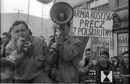 FDEM-2094; Wrocław, 30-03-1990, Demonstracja SW i KPN na rzecz uznania przez rząd Mazowieckiego niepodległości Litwy Fot
